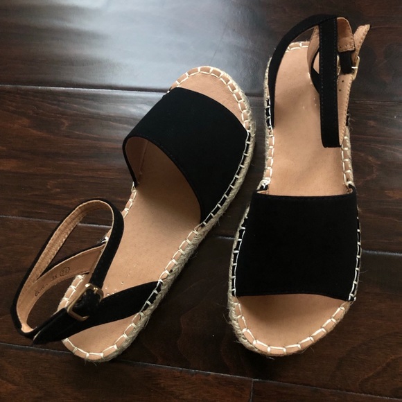 **PRICE FIRM**Black Suede espadrilles ankle strap - Picture 2 of 5